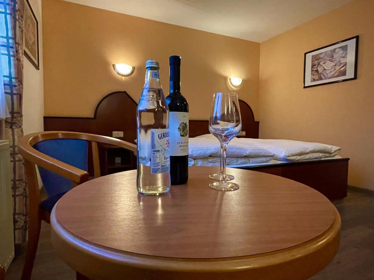 Hotel Haus Hubertus Elsdorf ภายนอก รูปภาพ
