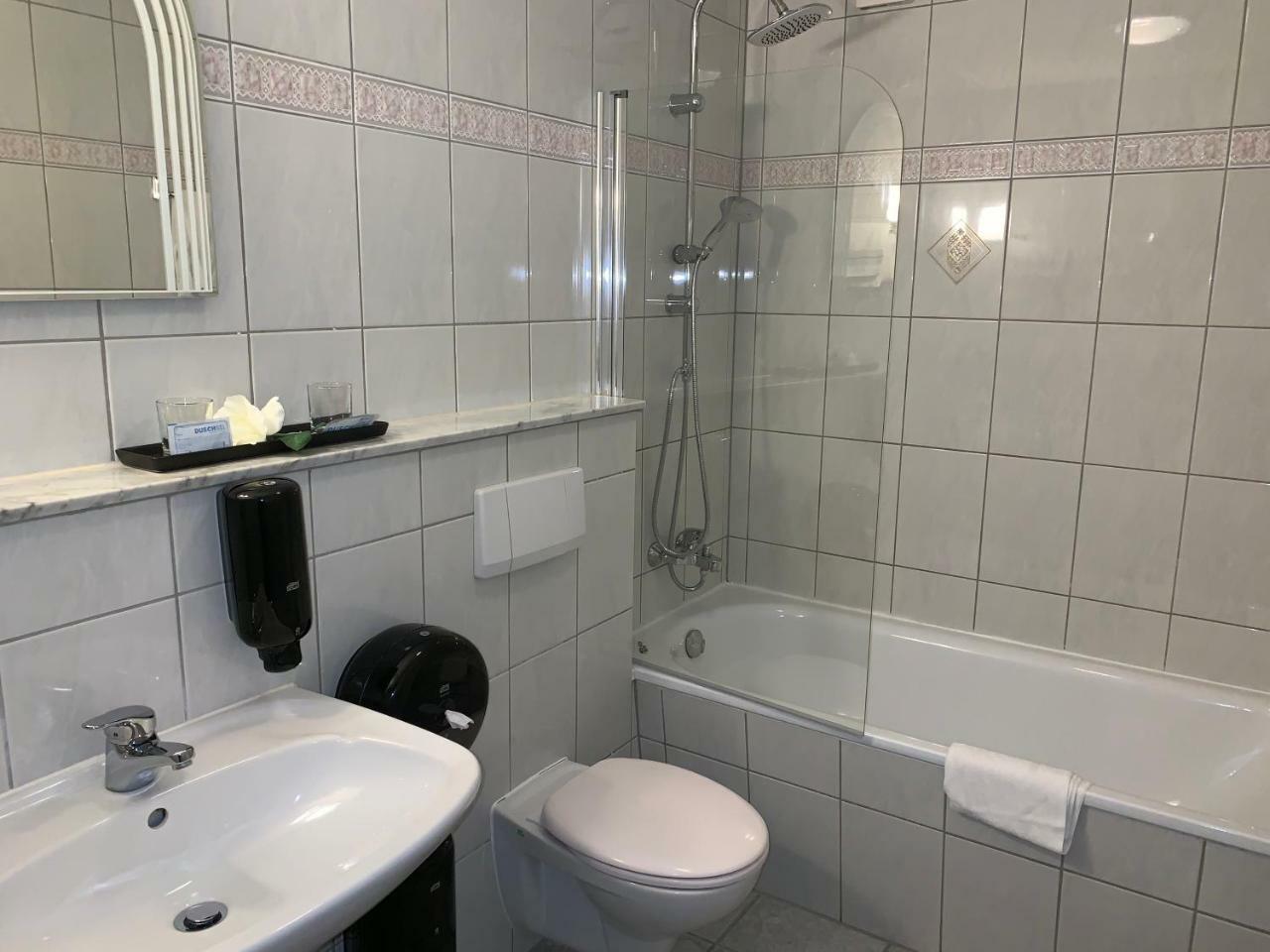 Hotel Haus Hubertus Elsdorf ภายนอก รูปภาพ